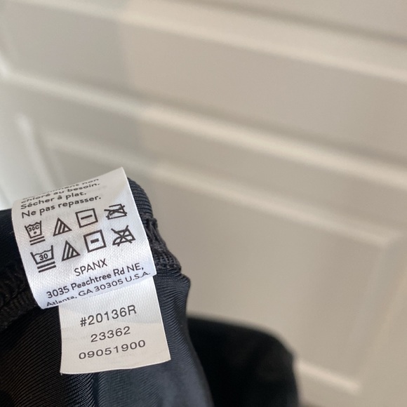 SPANX Faux Leather Moto Leggings Size Medium - Picture 9 of 9